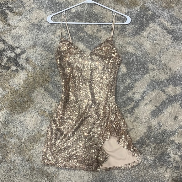 LUCY IN THE SKY Themis Sequin V-Neck Dress in Gold Size S DISREGARD OTHR LISTING - Picture 1 of 7